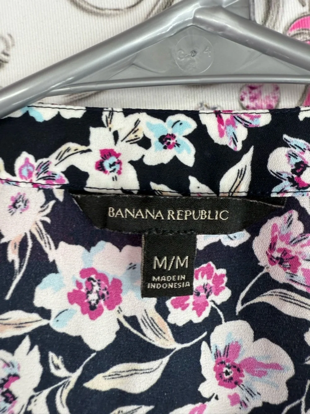 Banana Republic Short-Sleeve Cardigan with Pink and White Flowers Floral tie up - Picture 7 of 9